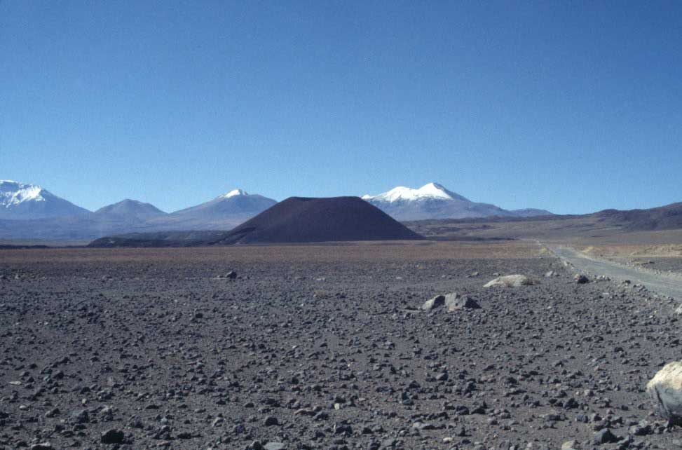 Le cône volcanique de Poruña, le 16 août 2000