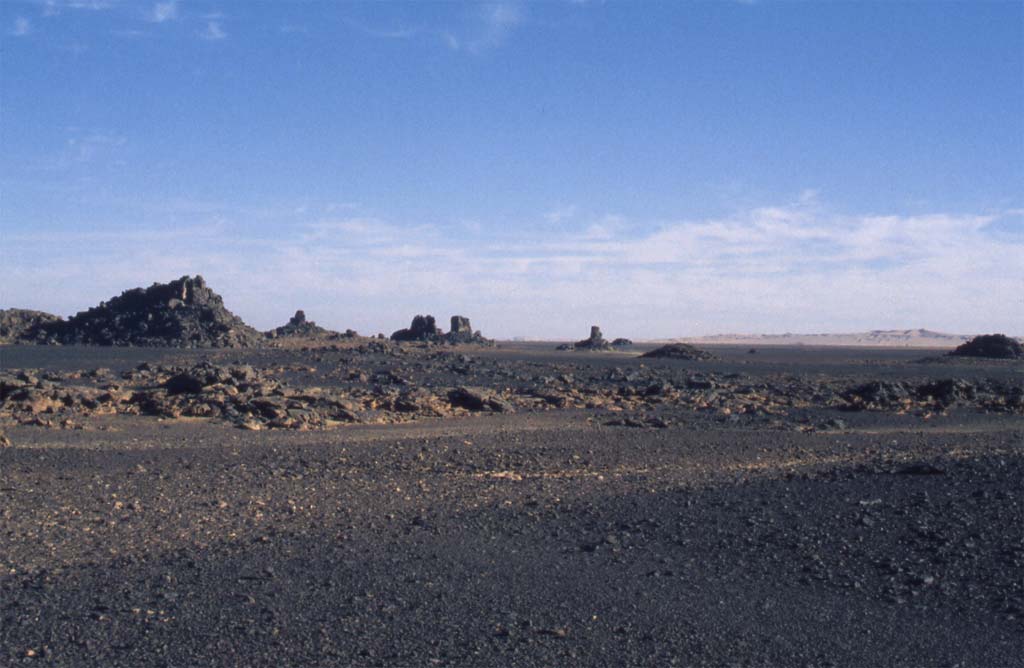 Passage de reg près de l’oued Atakeri, le 14 février 2002