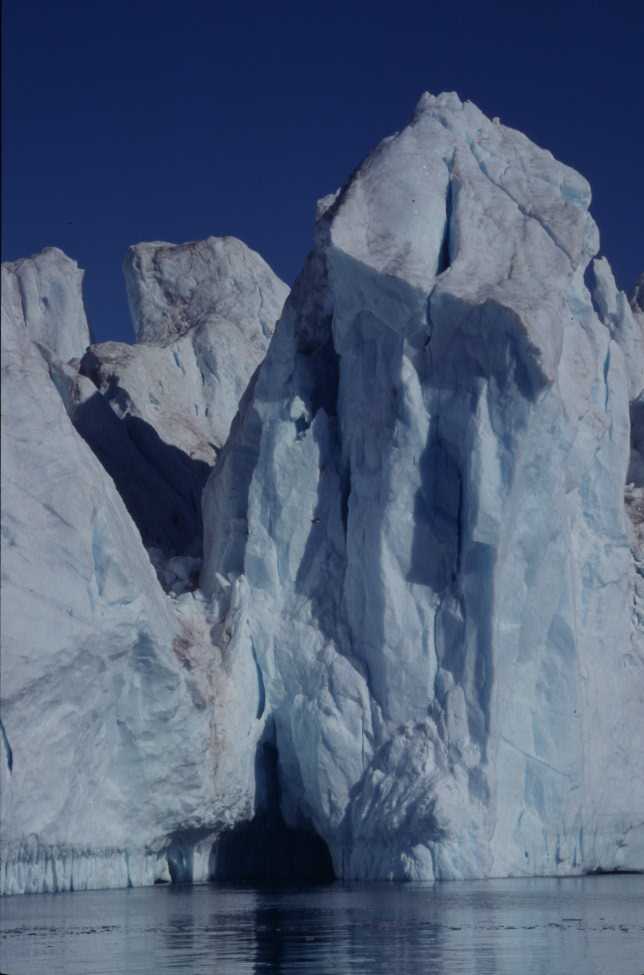 Gros plan sur un iceberg de l'Isfjord, le 21 août 2002