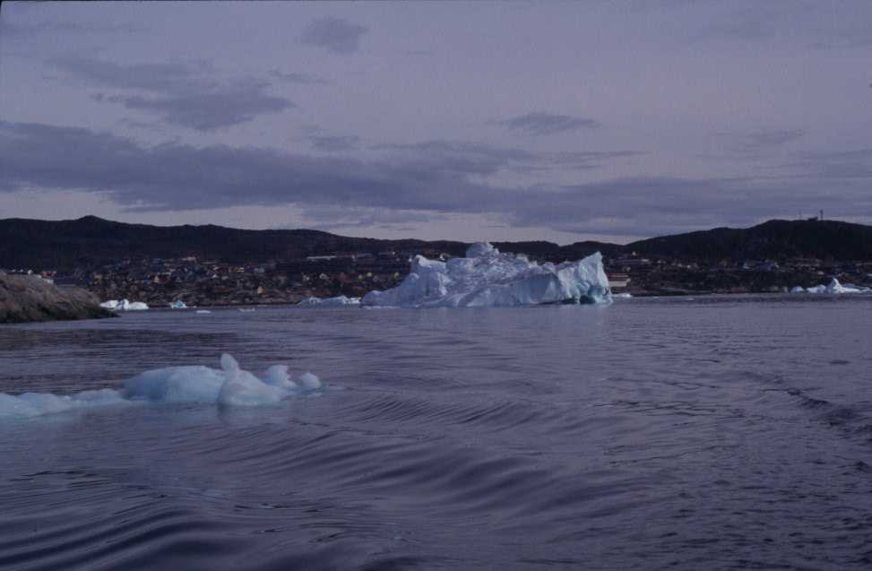 En quittant Ilulissat en bateau, le 10 août 2002