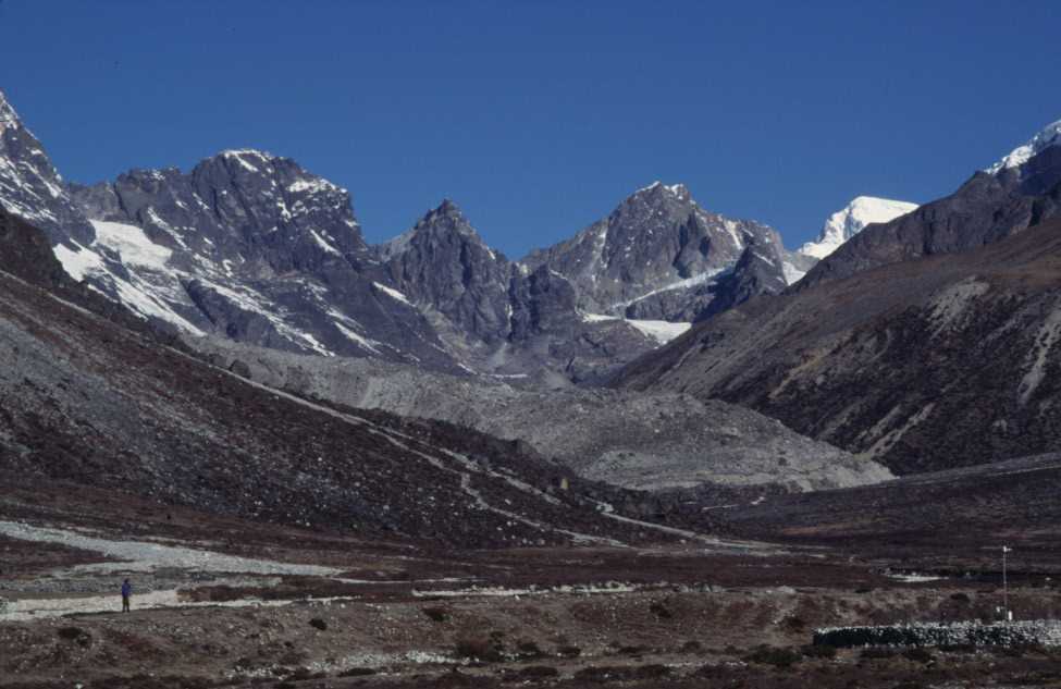 Le glacier de Tshola dans les environs de Pheriche, le 18 avril 2003