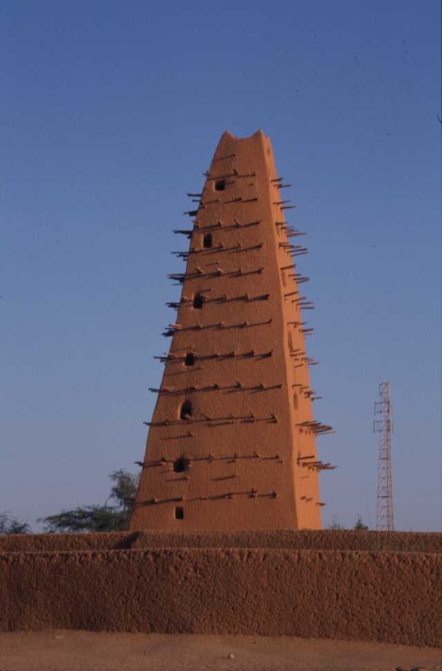 Le minaret d’Agadez, le 28 février 2004