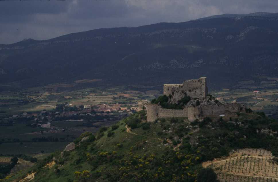 Le château d’Aguilar, le 22 mai 2004
