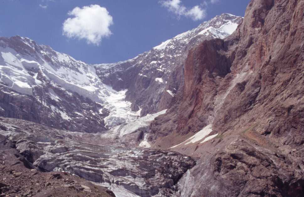 Le glacier et le sommet du Bolchaïa Ganza (5306 m), le 21 août 2004