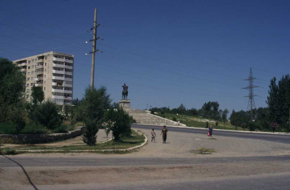Immeubles de la banlieue de Pendjikent, le 10 août 2004