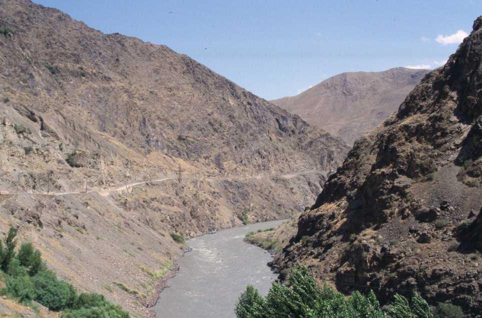 La vallée de la rivière Zeravchan, le 10 août 2004