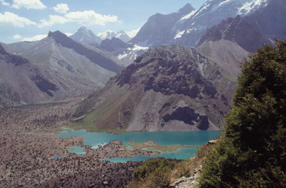 Les lacs de Koulikalon vus du col de Tchoukourak, le 16 août 2004