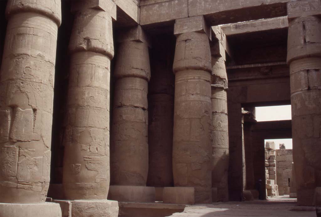 L’intérieur du temple de Khonsou à Karnak, le 23 avril 2005