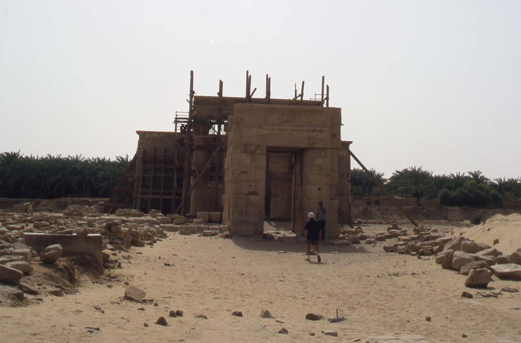 Le temple d’Hibis à Kharga, le 20 avril 2005