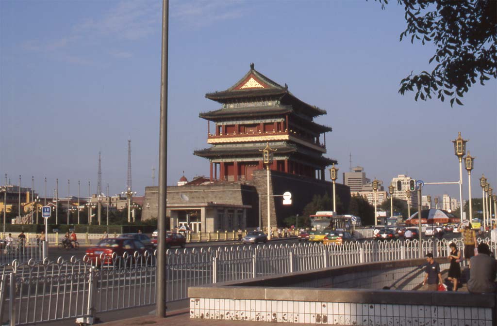 La porte de Ts’ienmen Tatsie (Qianmen Dajie), le 3 août 2005