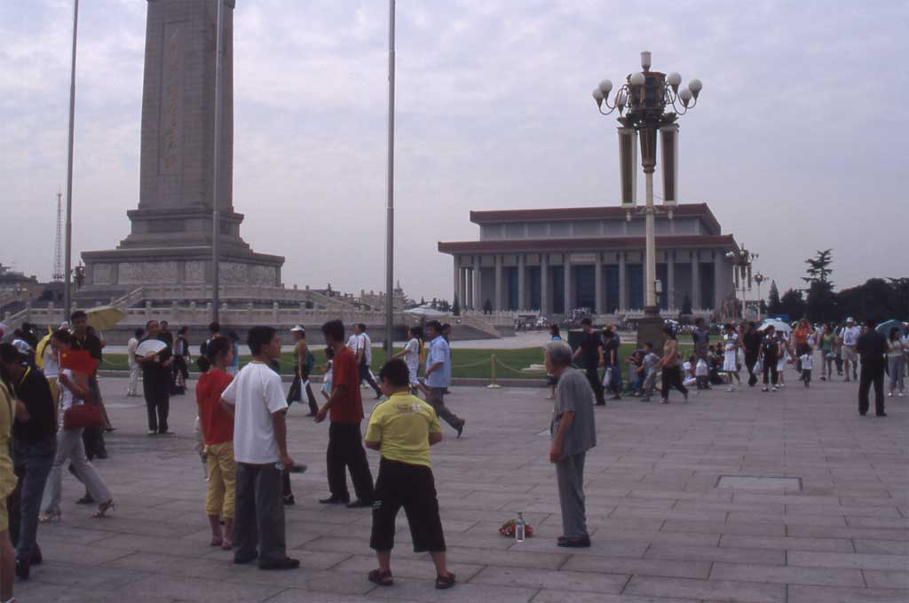 Une vue partielle de la place T’ien-ngan-Men, le 4 août 2005
