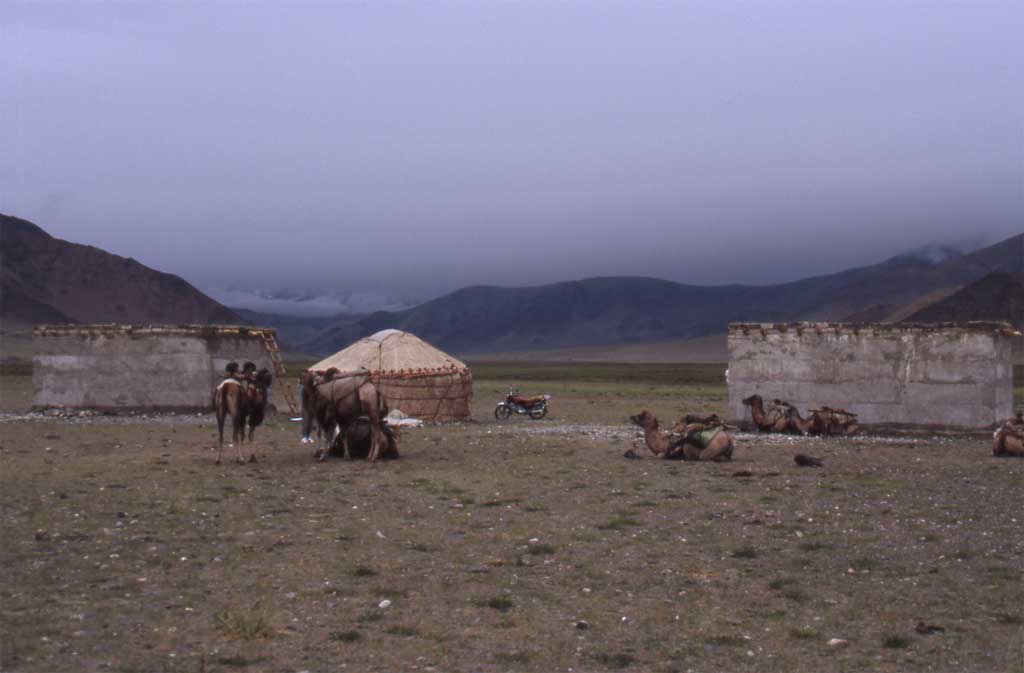Yourtes kirghizes près d’Idala, le 8 août 2005