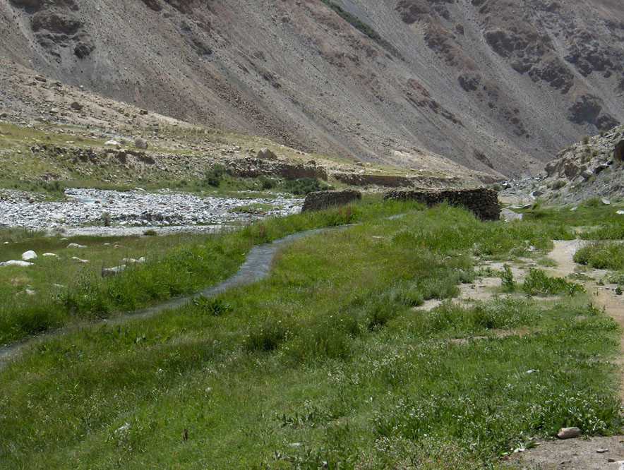 Canal d’irrigation près de Shindi, le 18 août 2005