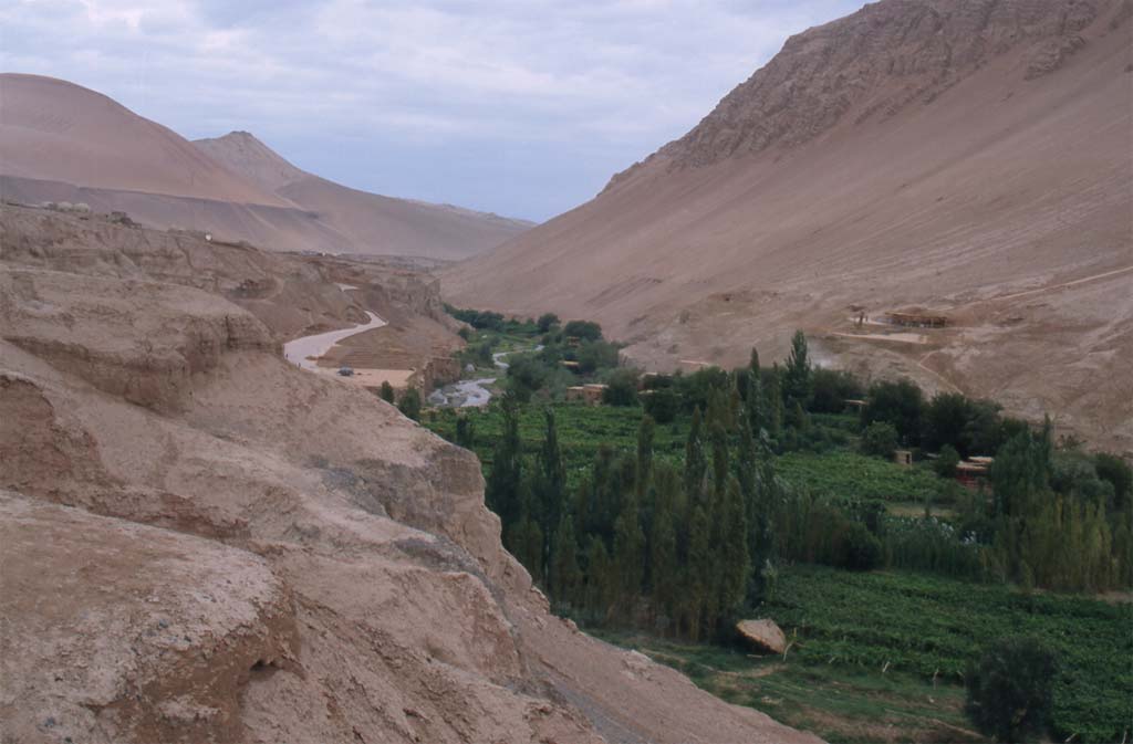La vallée entourant les grottes des Mille Bouddhas de Tourfan, le 5 août 2005