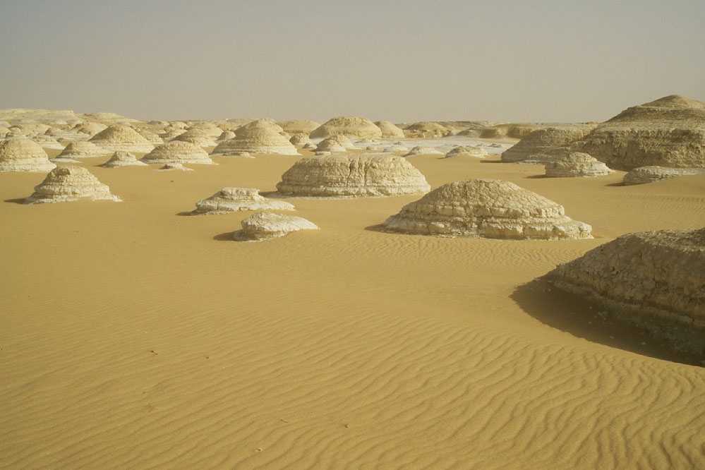 Monticules de calcaire dans l’ancien désert Blanc, le 17 avril 2005