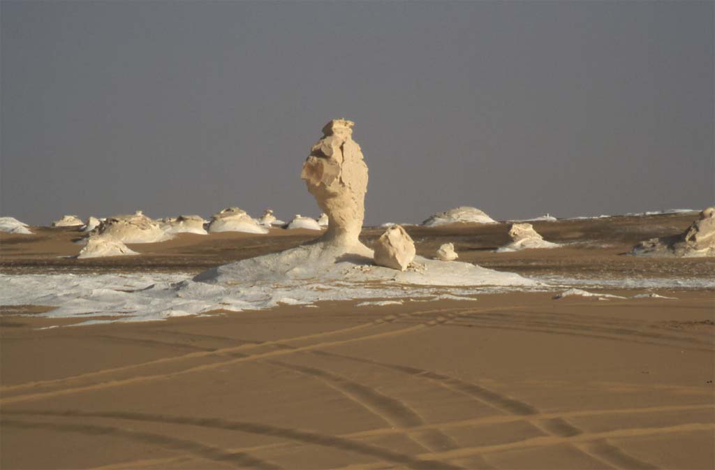 L’une des formations calcaires du nouveau désert Blanc (16 avril 2005)