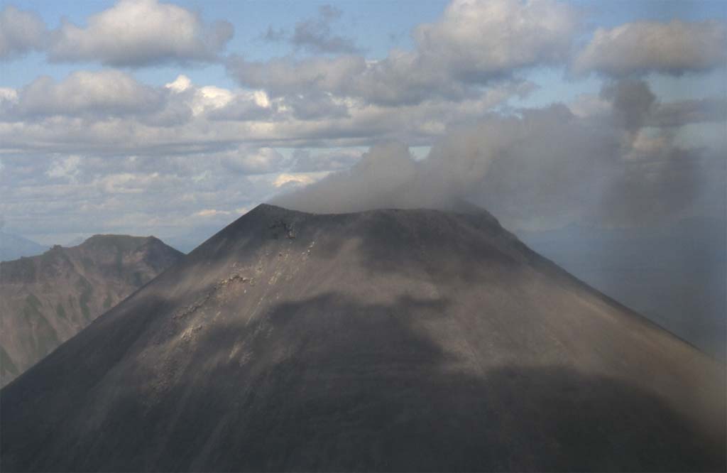 Survol du volcan Karimski (20 août 2006)