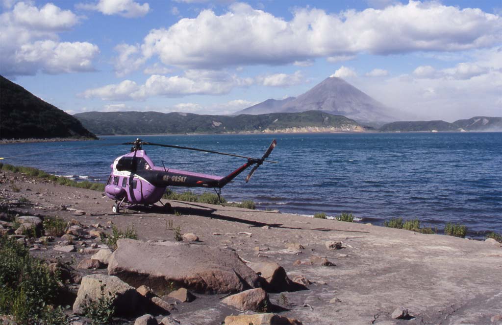 Notre hélicoptère sur les rives du lac Karimskoïe (20 août 2006)