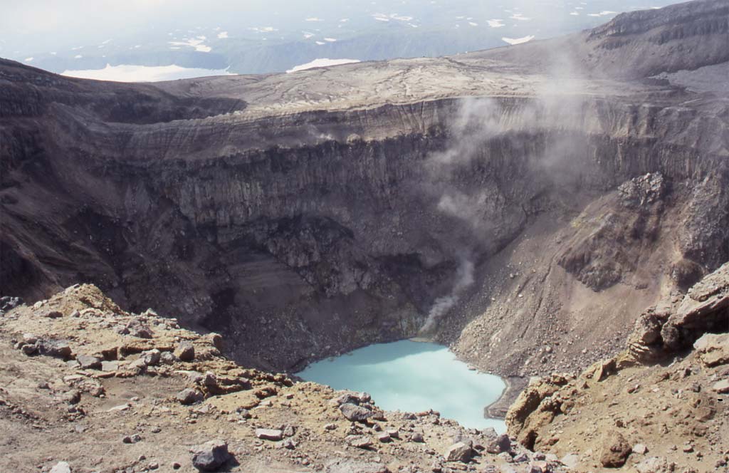 Lac de cratère au Goreli, le 9 août 2006