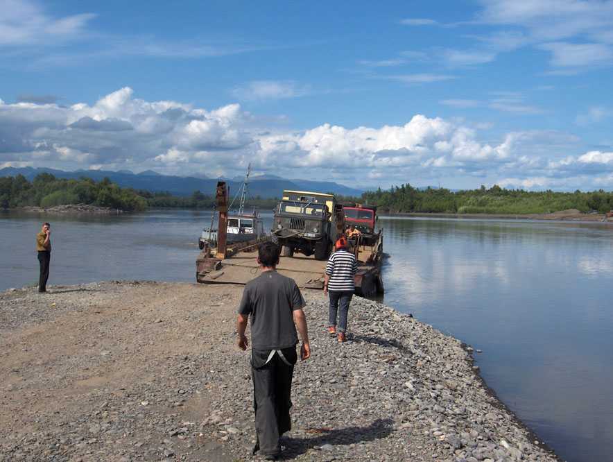 Traversée en bac de la rivière Kamtchatka, le 14 août 2006