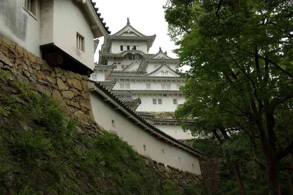 Les remparts et le donjon du château d’Himeji, le 9 septembre 2007
