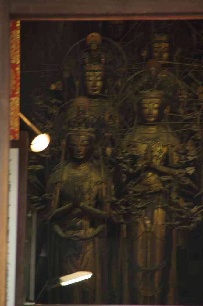 Photo clandestine des bouddhas du Sanjûsangen-dô (Kyōto), le 15 septembre 2007
