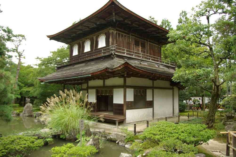 Vue du pavillon d’Argent (Ginkaku-ji) à Kyōto, le 15 septembre 2007