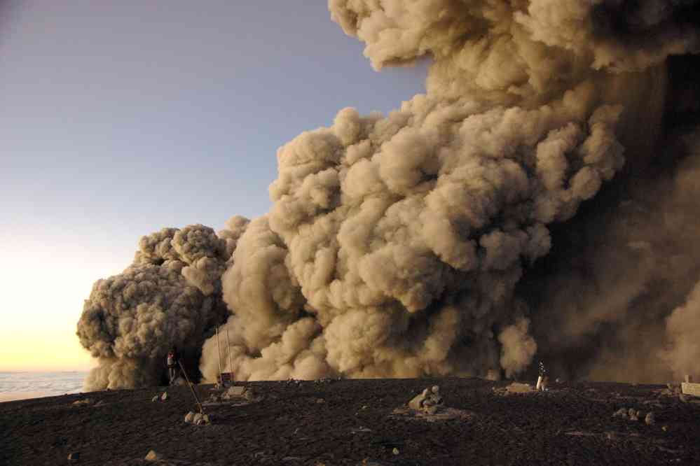 Le Semeru explose alors que nous sommes au sommet ! (20 juillet 2007)