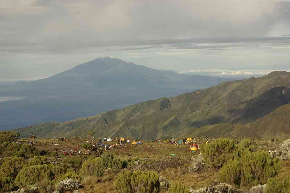 Vue vers le mont Meru (4565 m) depuis le camp de Shira, le 13 février 2008