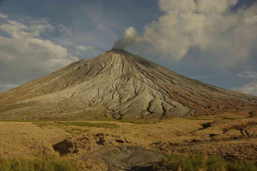 Approche du volcan Lengaï, le 20 février 2008