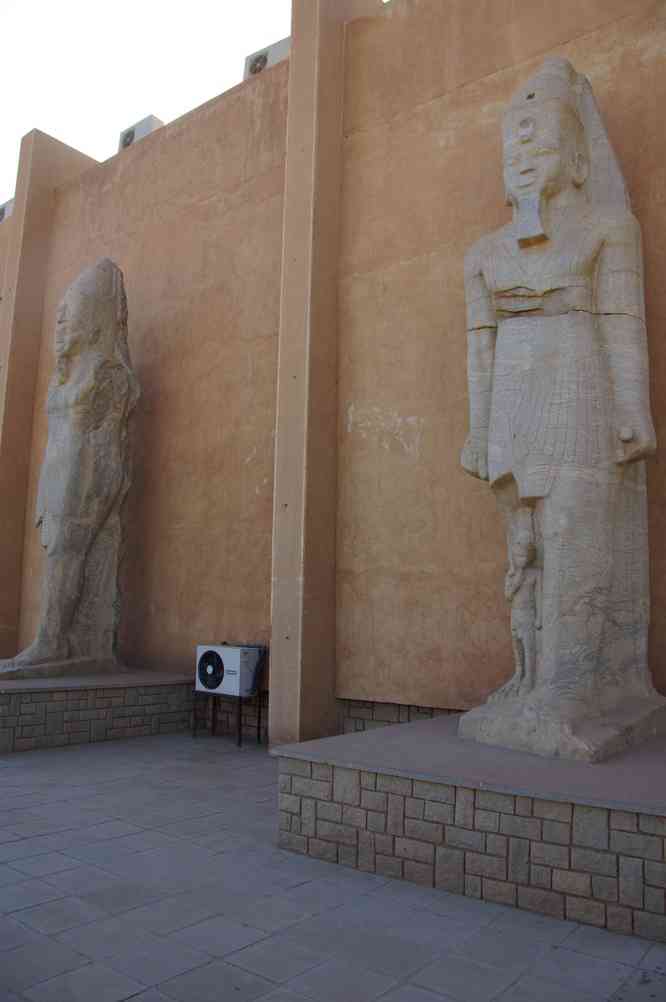 Statue de Ramsès devant le musée de Khartoum, le 28 décembre 2008