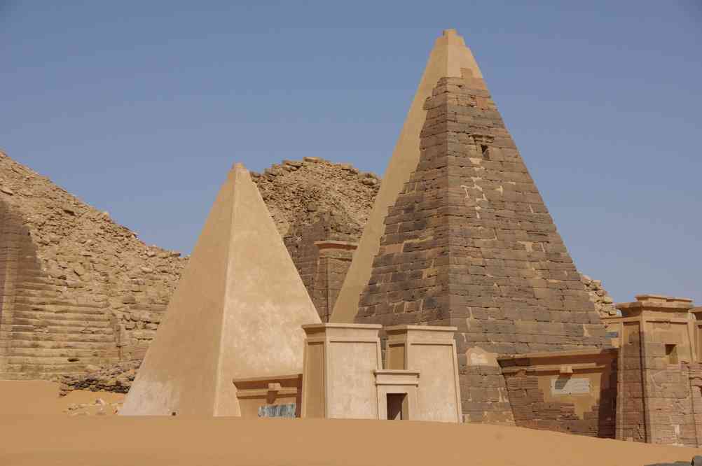 Pyramides de la nécropole royale de Méroé, le 30 décembre 2008