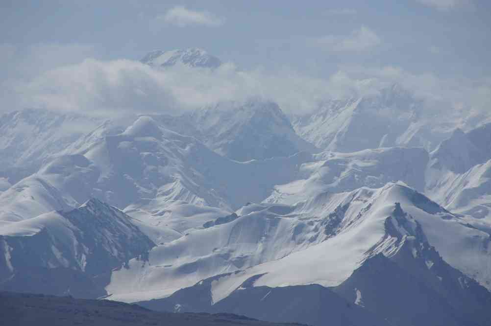 Le pic Pobieda (7439 m) photographié au téléobjectif, le 8 août 2009