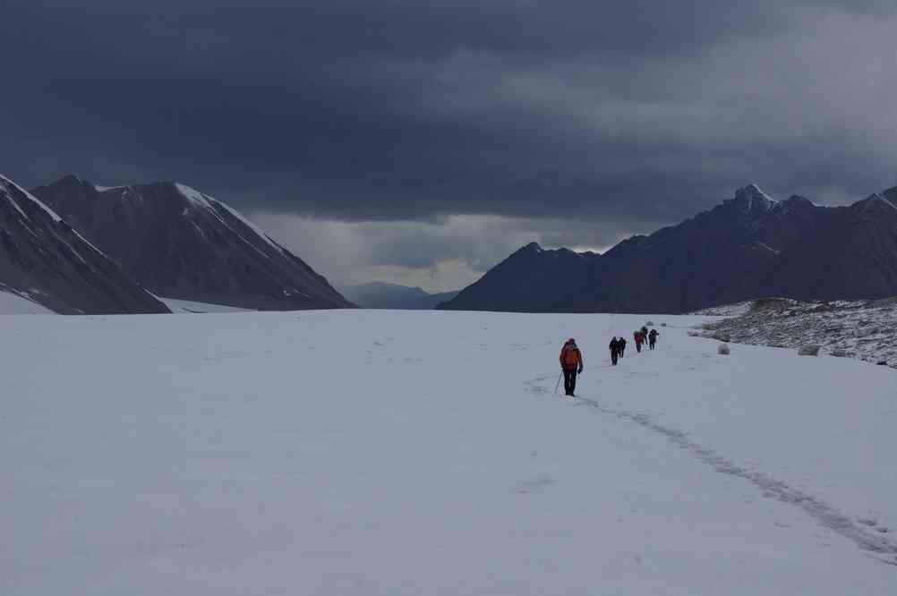 Marche sur le glacier de Semienova (Семенова), le 14 août 2009