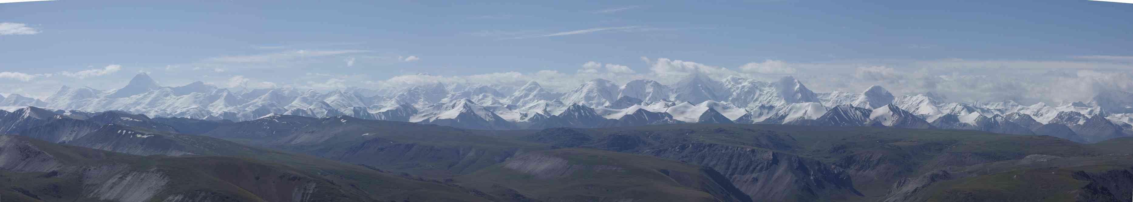 Depuis un monticule à 3700 m surplombant le col de Koubergienty, le 8 août 2009