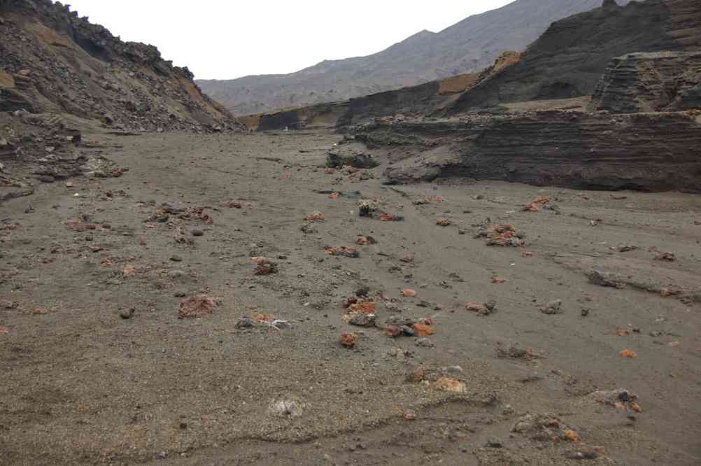 Bombes volcaniques au pied du Marum, le 17 août 2011