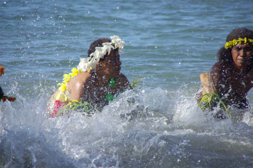 Danses aquatique des femmes de Gaua, le 22 août 2011