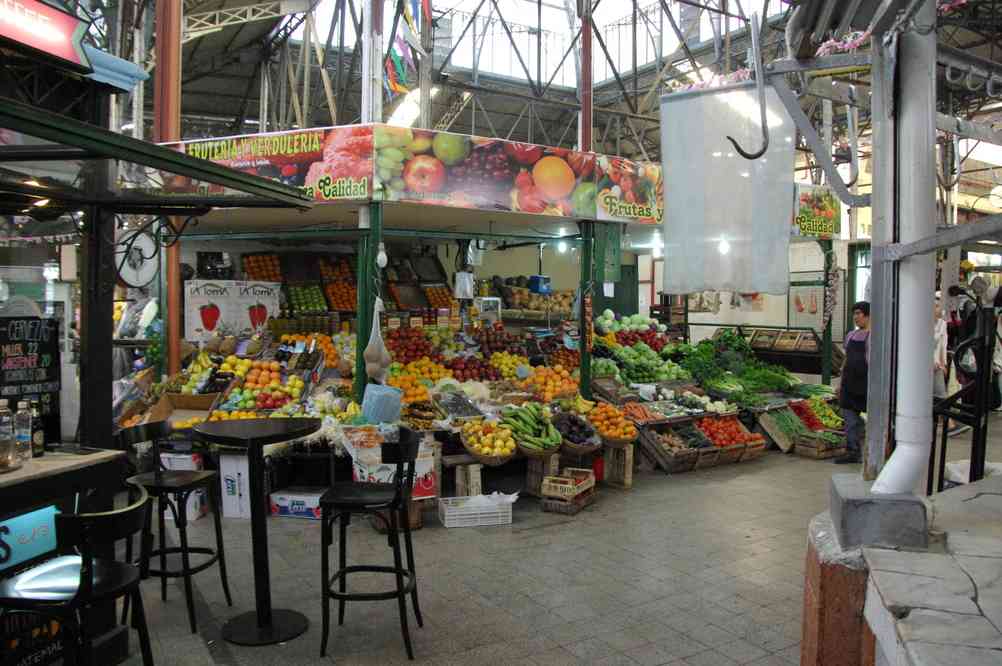 Le marché du quartier San Telmo à Buenos Aires, le 6 novembre 2012