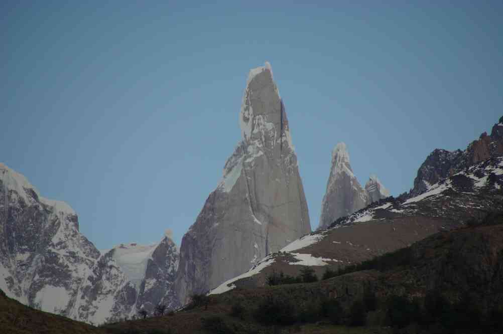 Le Cerro Torre avec les aiguilles Egger et Standhardt, le 11 novembre 2012