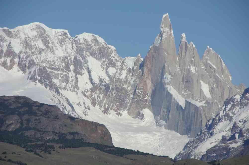 Le Cerro Adela et le Cerro Torre, photographiés depuis la route en quittant El Chaltén, le 12 novembre 2012