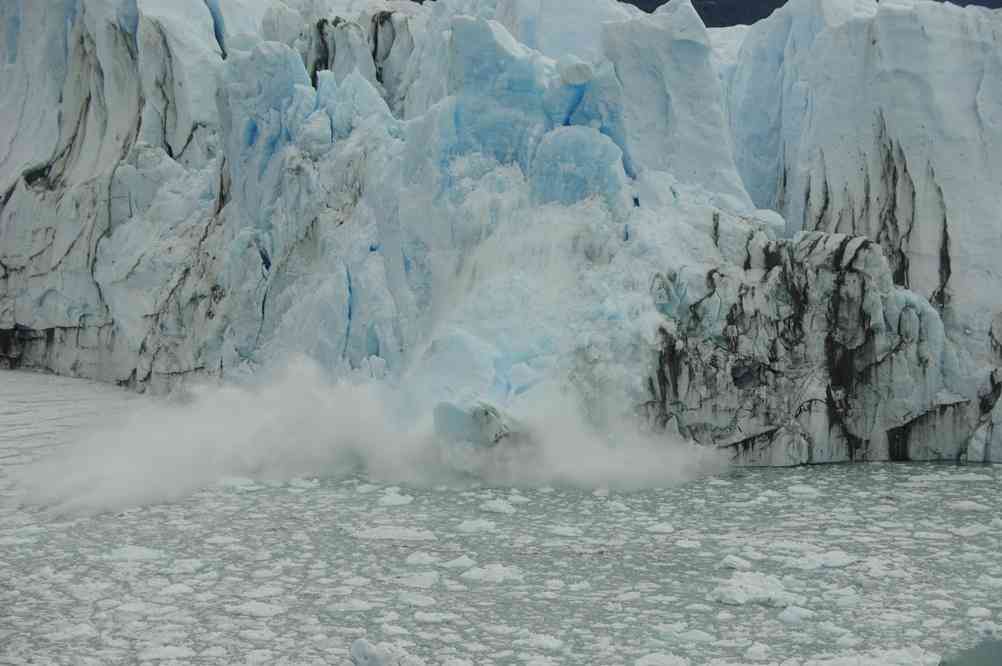 Chute de sérac sur le glacier Perito Moreno, le 11 novembre 2012
