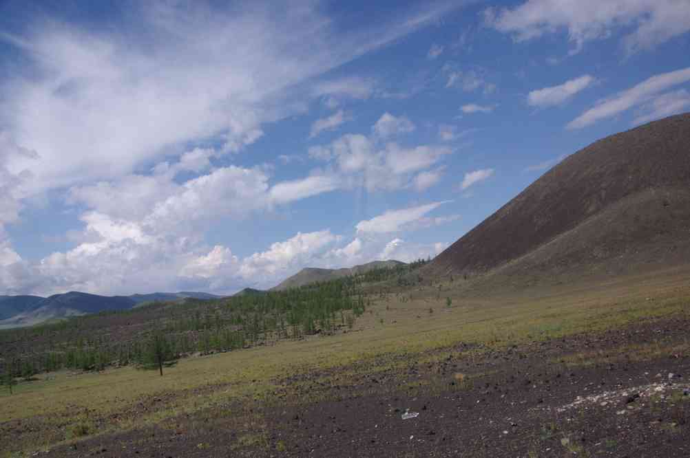 Le volcan Khorgö (Хоргын тогоо) et ses coulées de lave, le 19 août 2013