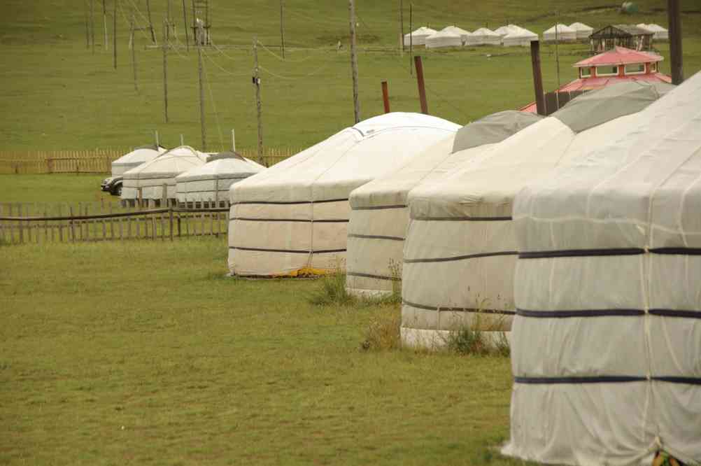 Notre camp de yourtes au bord du lac Terkhiin Tsagaan nuur (Тэрхийн Цагаан нуур), le 19 août 2013