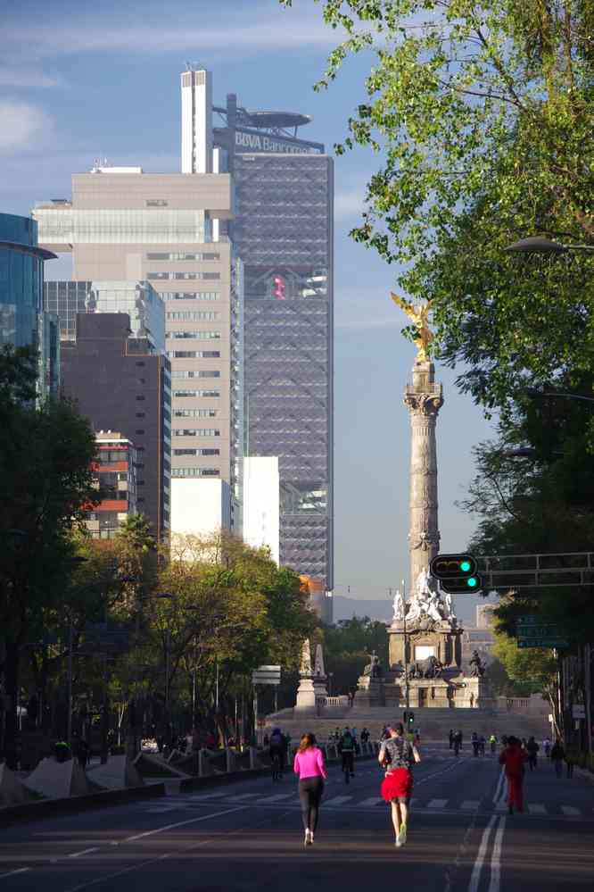 Paseo de la Reforma (promenade de la Réforme) ; les « Champs-Élysées » mexicains, le 17 janvier 2016