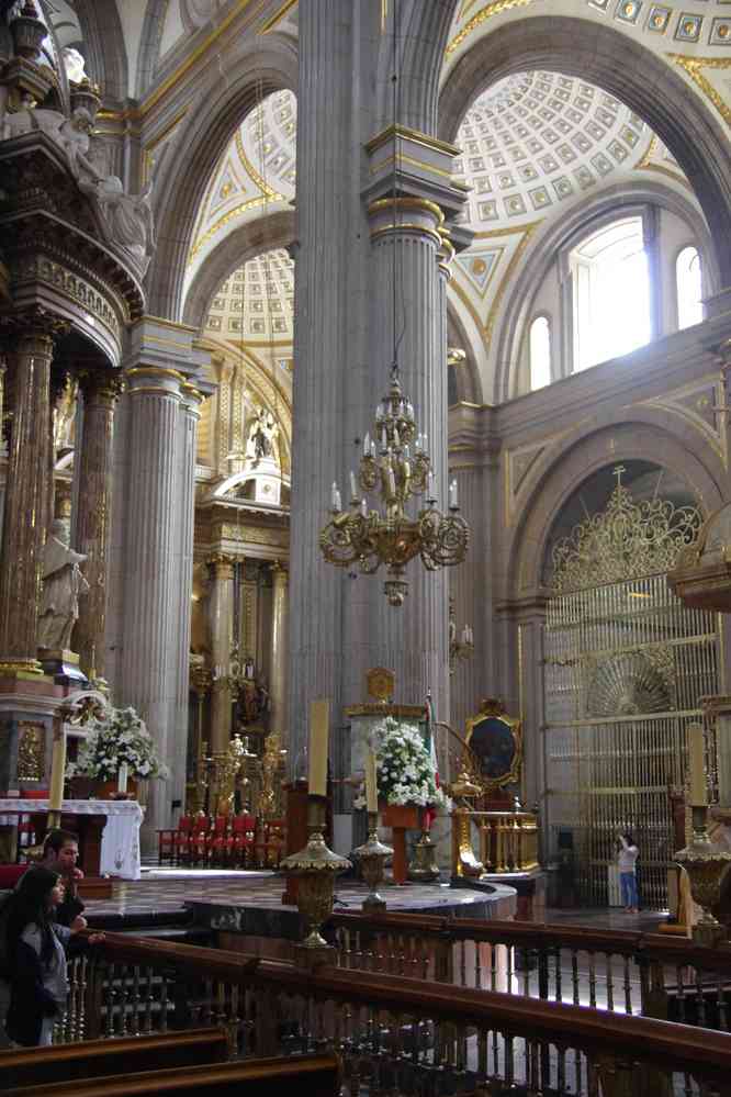 L’intérieur de la cathédrale de l’Immaculée Conception à Puebla, le 18 janvier 2016