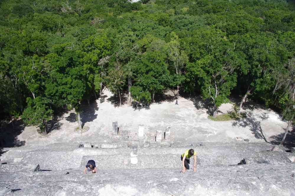 Calakmul (montée périlleuse sur la structure II), le 24 janvier 2016