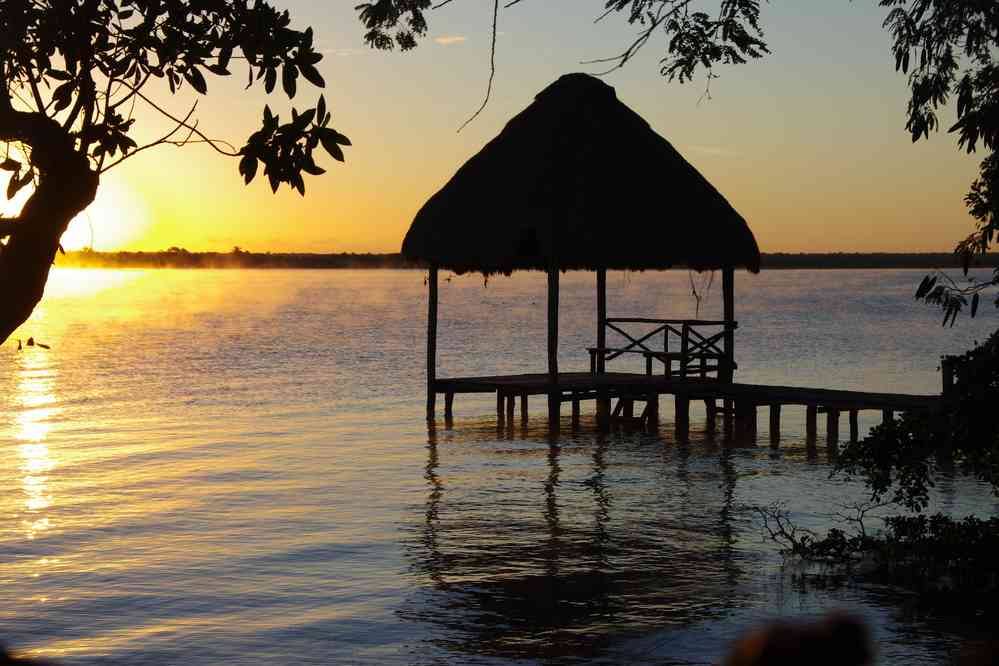 Lever de soleil sur la lagune de Bacalar, le 25 janvier 2016