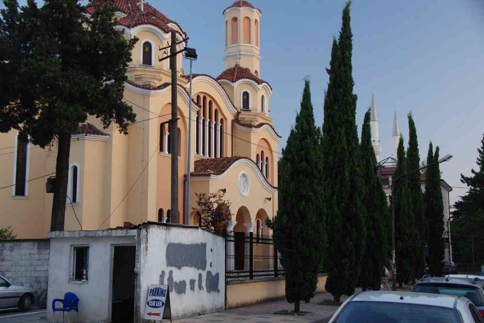 Eglise orthodoxe flambant neuve dans le centre de Shkodër (11 juillet 2016)
