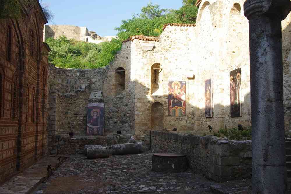 Ruines de l’église du Saint-Salut à Prizren, le 14 juillet 2016