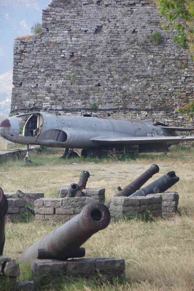 Gjirokastër (restes d’un avion espion américain), le 20 juillet 2016